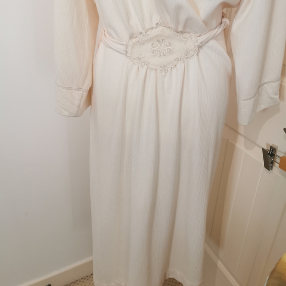 Aria Cream Women's Lounge Robe - Picture 6 of 9